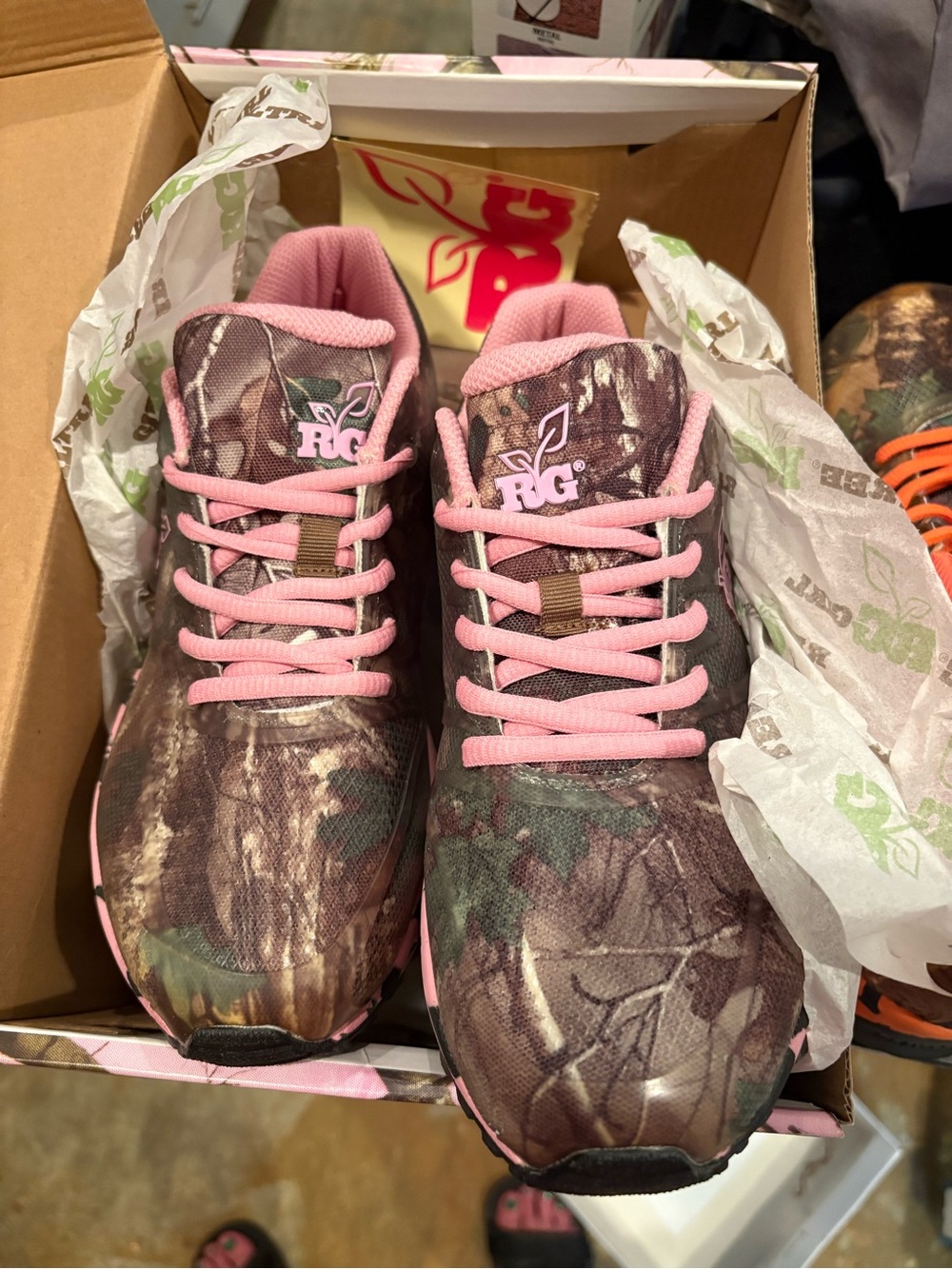 Brand New Realtree Pink Camo Women's Athletic Sneakers